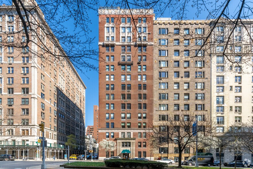 935 Park Ave, New York, NY à vendre - Photo de l’immeuble – Image 2 sur 5