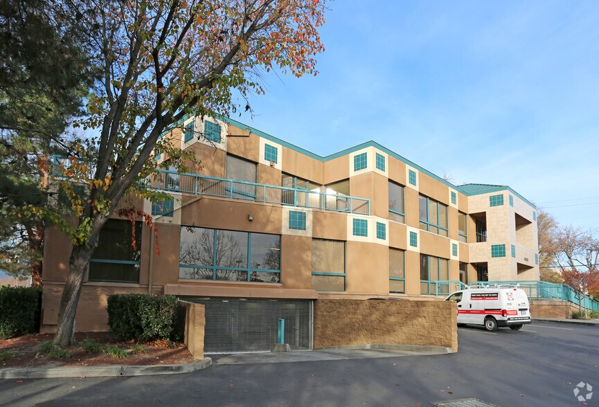 5000 Pleasanton Ave, Pleasanton, CA à louer - Photo de l’immeuble – Image 2 sur 8