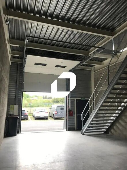 Local d’activités dans Neuilly-Plaisance à louer - Photo de l’immeuble – Image 2 sur 6