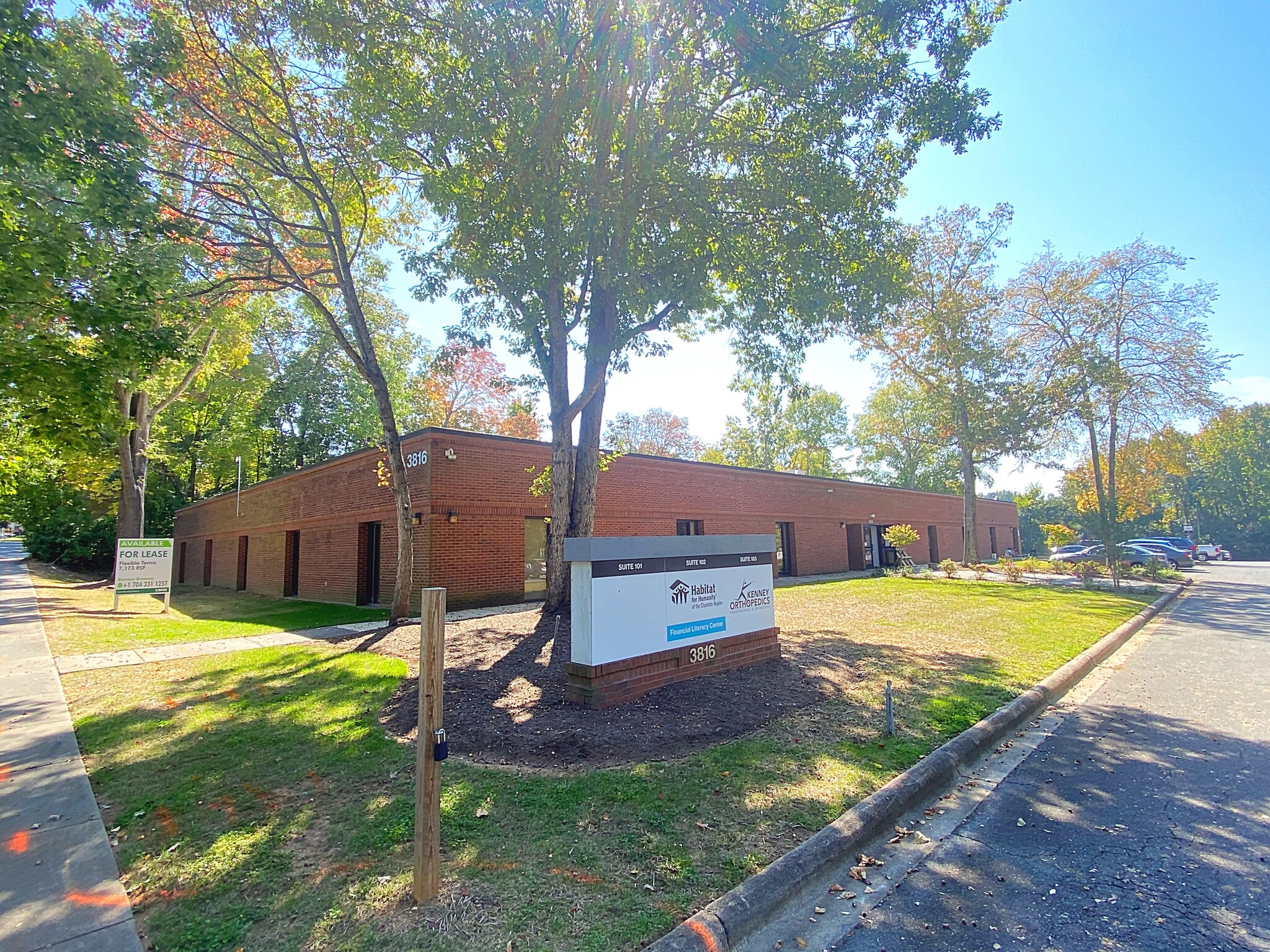 3816 Latrobe Dr, Charlotte, NC à louer Photo principale– Image 1 sur 5