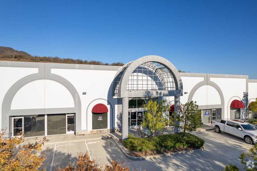 42210 Roick Dr, Temecula, CA à louer - Photo de l’immeuble – Image 3 sur 7