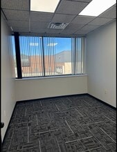 43000 W 9 Mile Rd, Novi, MI à louer Photo de l’immeuble– Image 1 sur 2