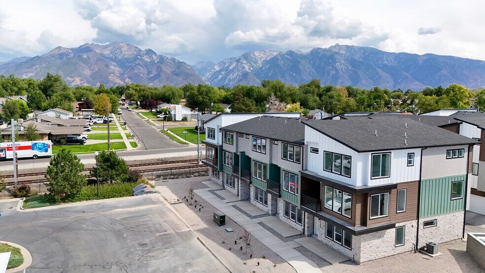 Princeton Terrace Townhomes - 9 Units portefeuille de 2 biens à vendre sur LoopNet.fr - Aérien – Image 1 sur 41