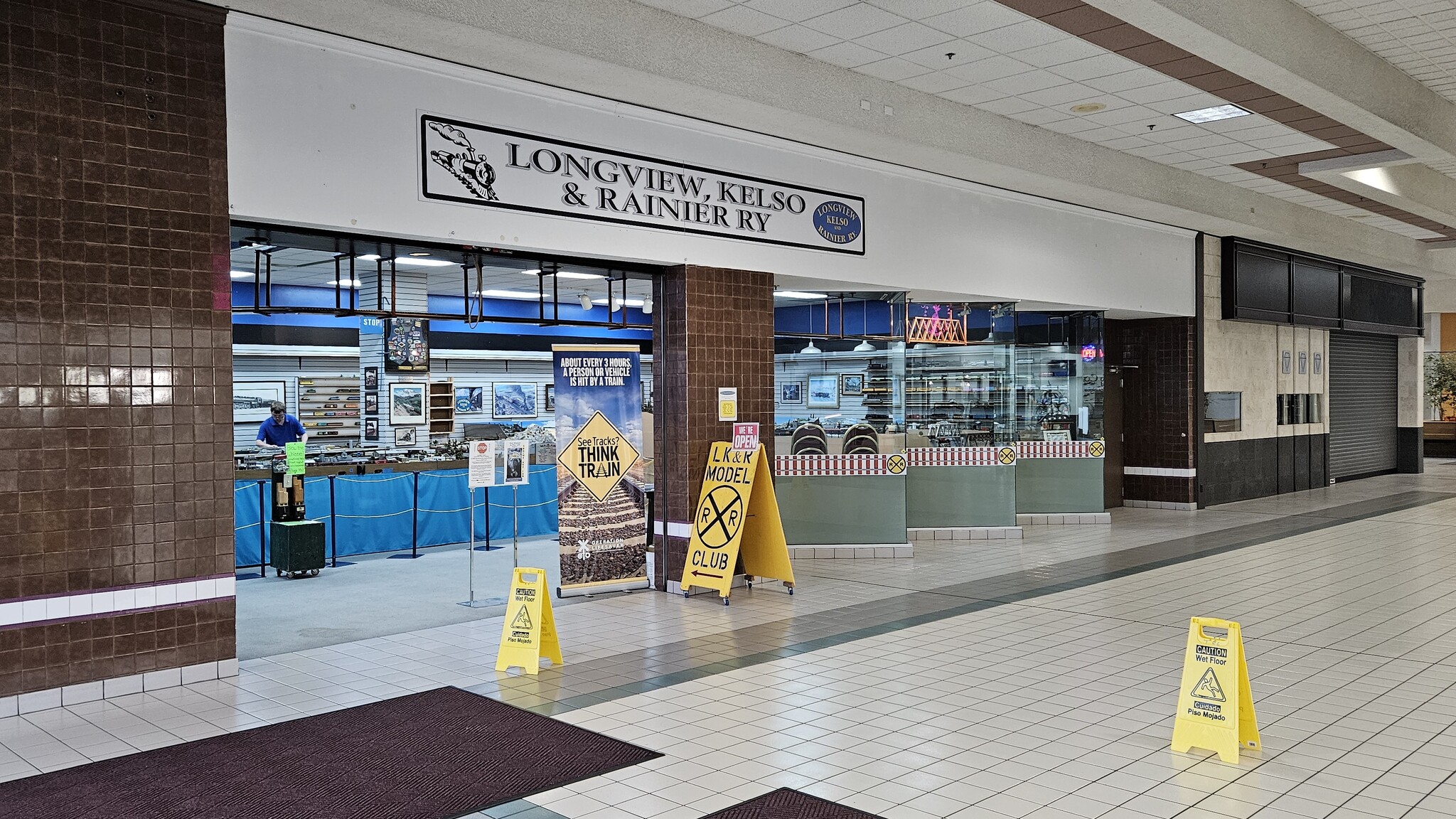 341-351 Three Rivers Dr, Kelso, WA à louer Photo intérieure– Image 1 sur 2