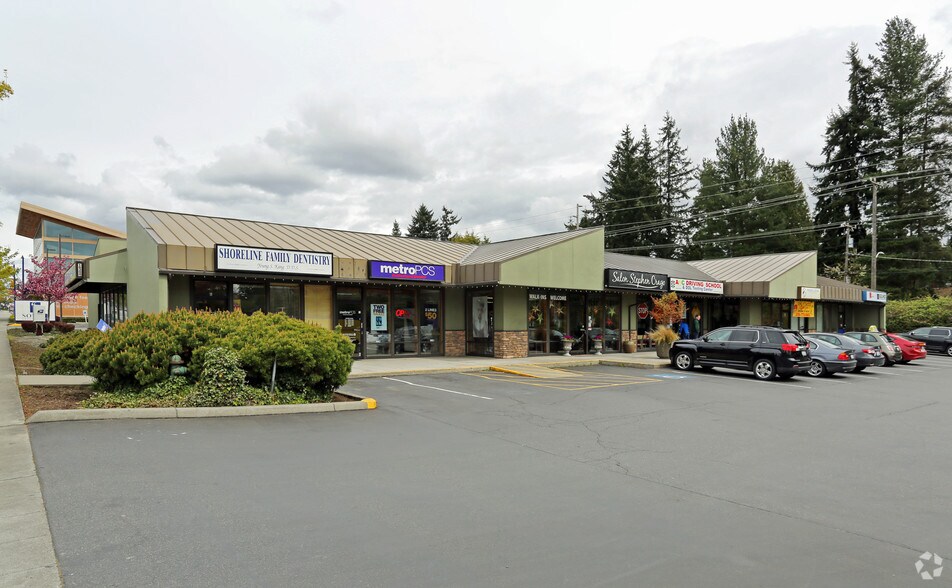 16300 Aurora Ave N, Shoreline, WA à louer - Photo de l’immeuble – Image 1 sur 2