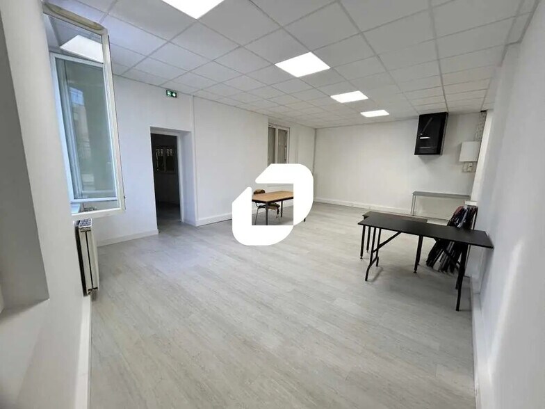 Bureau dans Argenteuil à louer - Photo de l’immeuble – Image 3 sur 9
