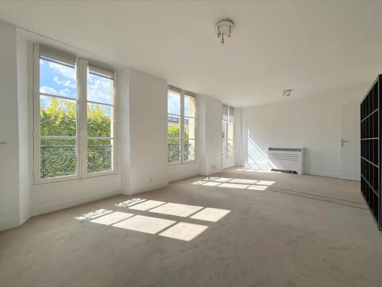 Bureau dans Versailles à louer - Photo de l’immeuble – Image 2 sur 9