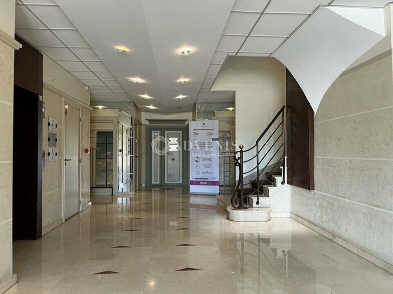 3 Avenue Du Québec, Villebon-sur-Yvette à louer - Hall d’entrée – Image 3 sur 9
