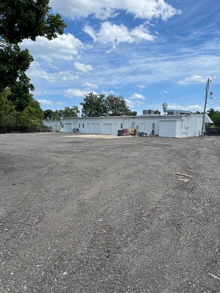 3077 SE Dixie Hwy, Stuart, FL à louer - Photo de l’immeuble – Image 3 sur 7