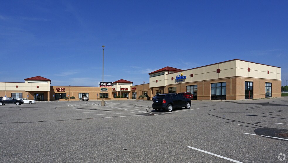 1802-1838 Commerce Dr, North Mankato, MN à louer - Photo de l’immeuble – Image 1 sur 10