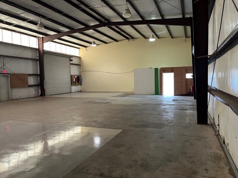 1015 Commerce Blvd, Midway, FL à louer - Photo de l’immeuble – Image 3 sur 24