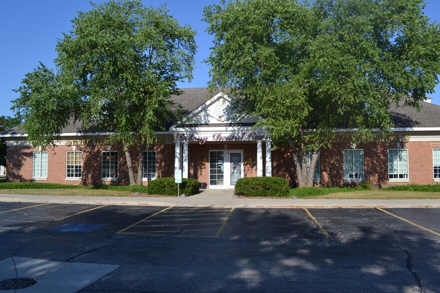 310 S Greenleaf Ave, Gurnee, IL à vendre - Photo principale – Image 1 sur 5