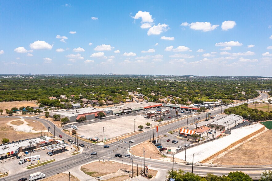 8757 Grissom Rd, San Antonio, TX à vendre - Aérien – Image 3 sur 7