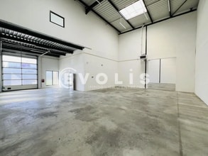 Local d’activités dans Collégien à louer Photo intérieure– Image 1 sur 6