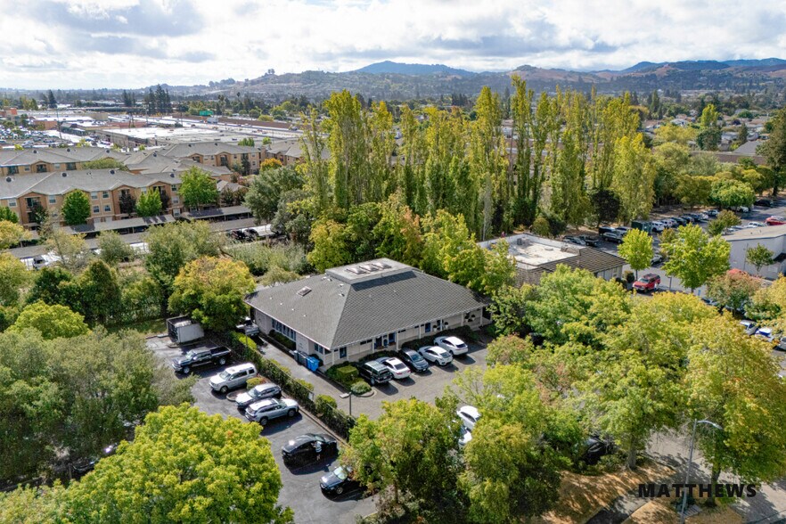 131 Lynch Creek Way, Petaluma, CA à vendre - Photo de l’immeuble – Image 2 sur 3