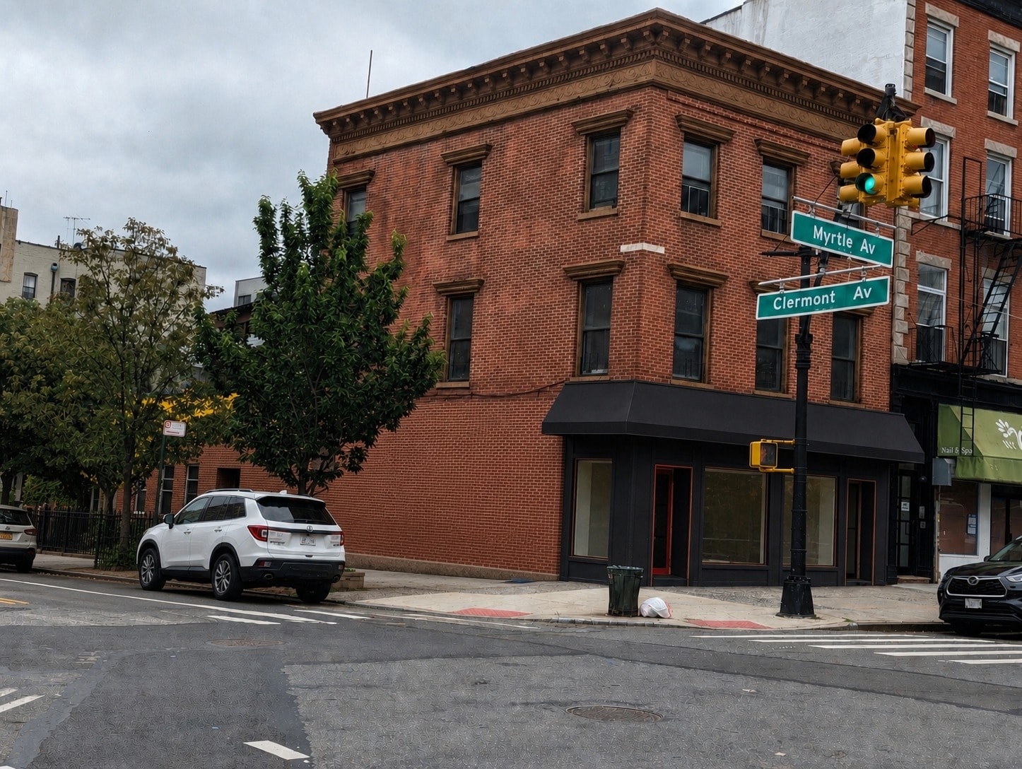 381 Myrtle Ave, Brooklyn, NY à louer Photo de l’immeuble– Image 1 sur 1