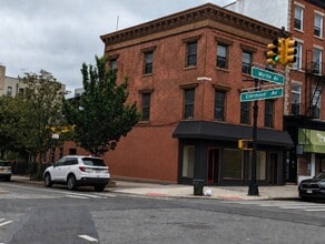 381 Myrtle Ave, Brooklyn, NY à louer Photo de l’immeuble– Image 1 sur 1