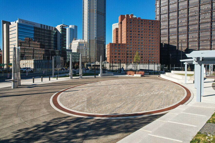 1 Washington Pl, Pittsburgh, PA à louer - Photo de l’immeuble – Image 3 sur 5