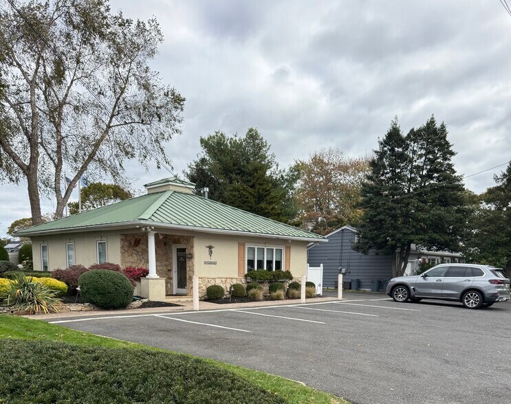 838 Beaver Dam Rd, Point Pleasant, NJ à vendre - Photo de l’immeuble – Image 2 sur 2