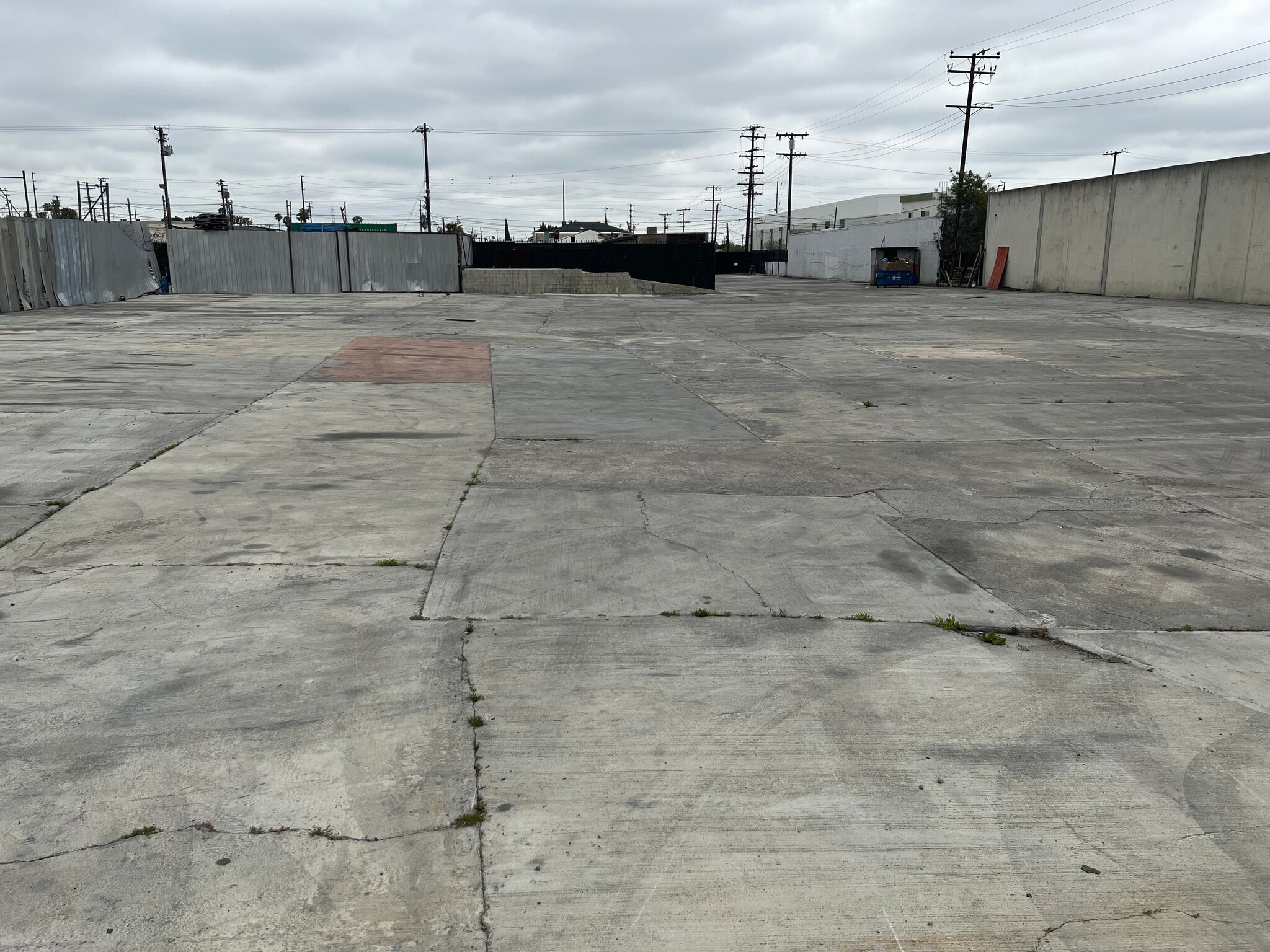 15327 S San Pedro St, Gardena, CA à louer Photo principale– Image 1 sur 5