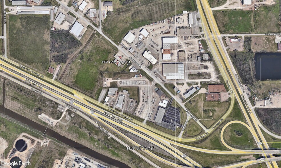 603 Commerce St, Clute, TX à louer - Photo de l’immeuble – Image 3 sur 4