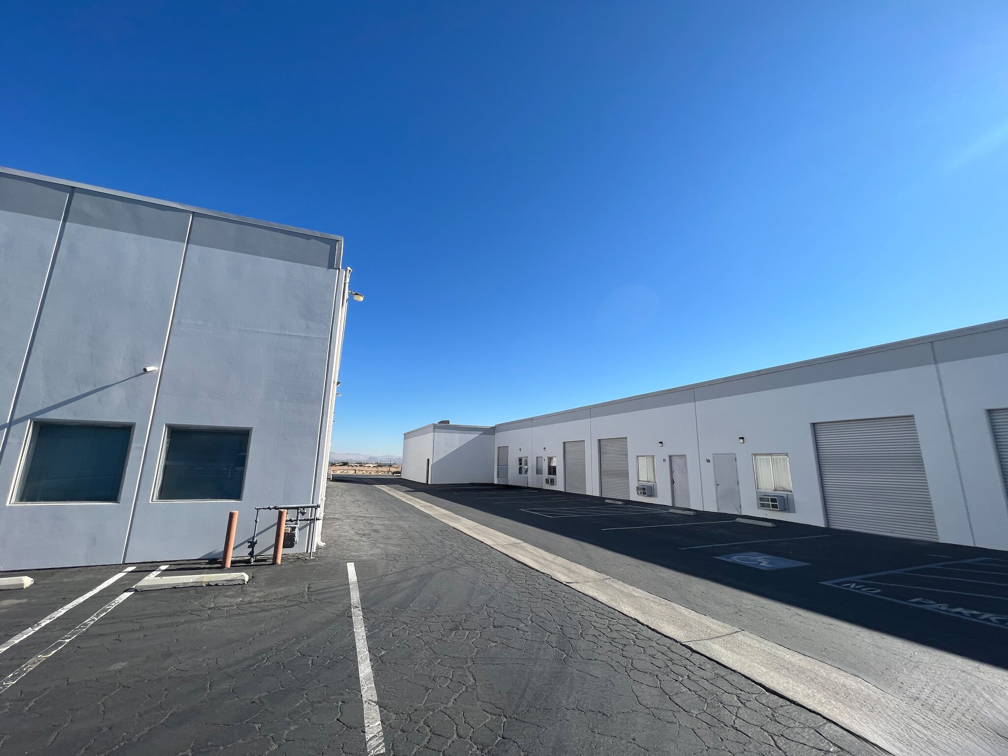 17525 Alder St, Hesperia, CA à louer Photo intérieure– Image 1 sur 2