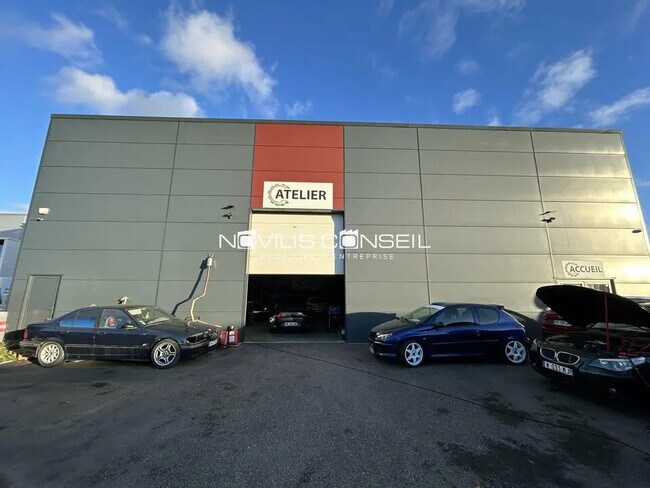 Plus de détails pour Local d'activités à louer