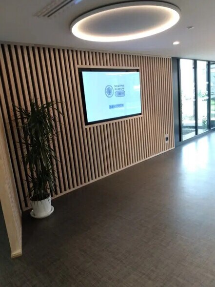 Bureau dans Le Cheylas à louer - Photo de l’immeuble – Image 2 sur 9