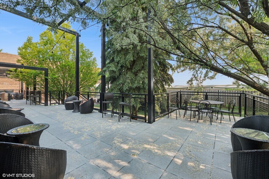 201 S. Ashland Ave. Ave, Chicago, IL à vendre - Photo de l’immeuble – Image 3 sur 41