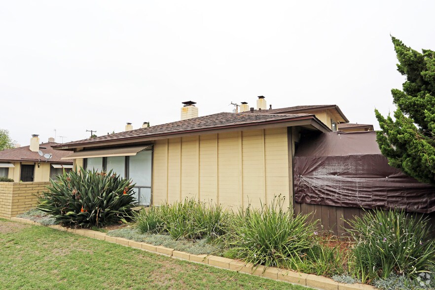 13282 Fletcher St, Garden Grove, CA à vendre - Photo de l’immeuble – Image 2 sur 3