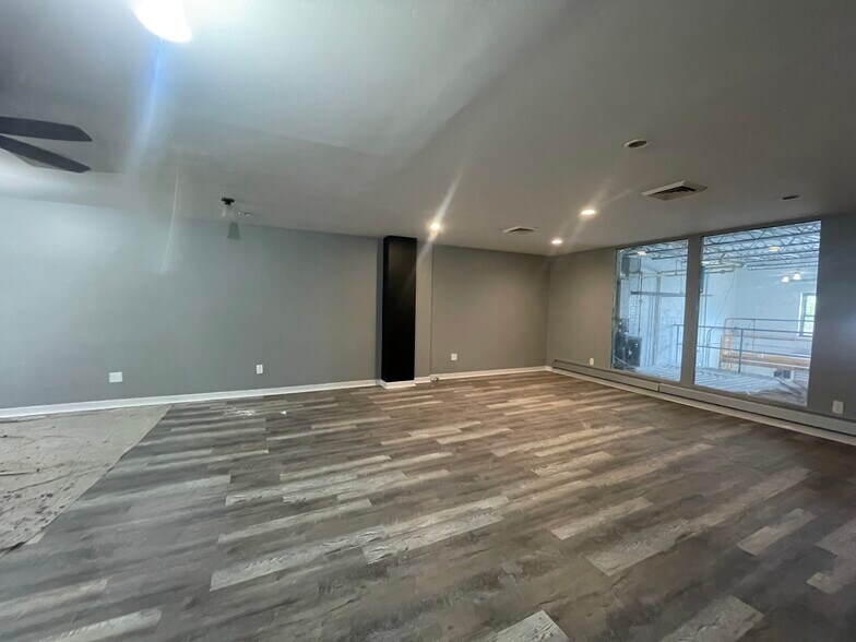 5923 55th St, Maspeth, NY à louer - Photo de l’immeuble – Image 3 sur 8
