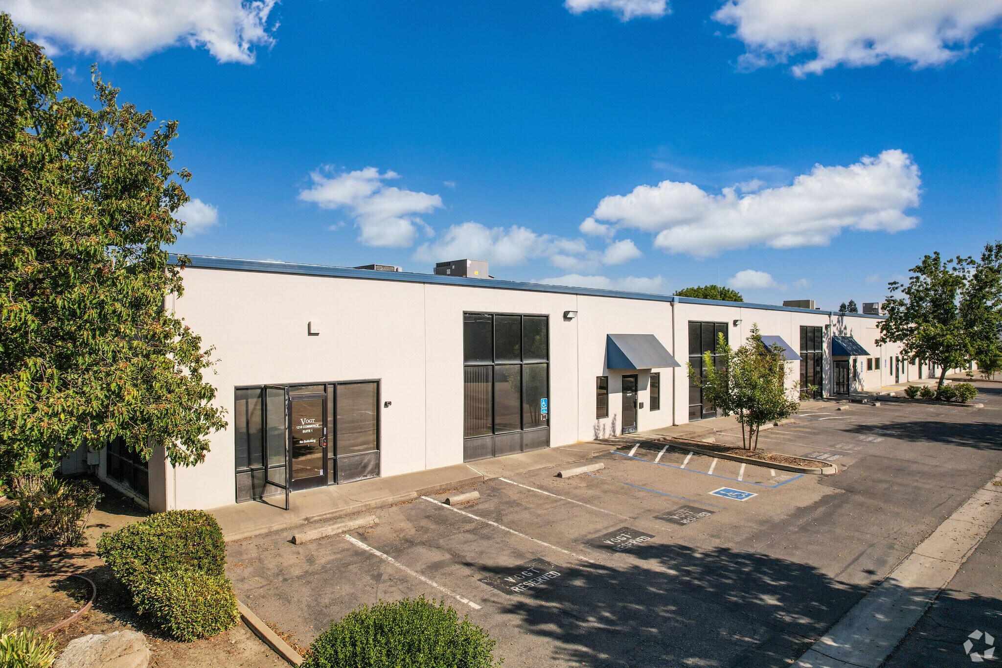 1210 Commerce, Woodland, CA à louer Photo principale– Image 1 sur 19