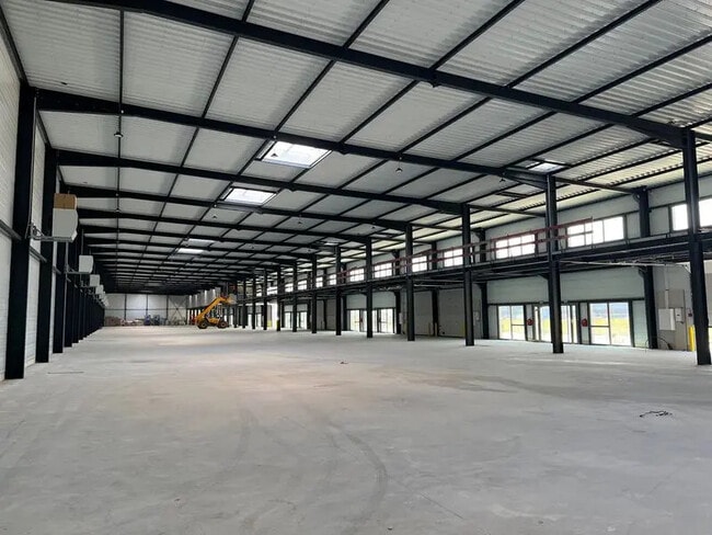 Plus de détails pour 5 Les Grands Champs, Le Thillay - Bureau, Local d'activités à louer