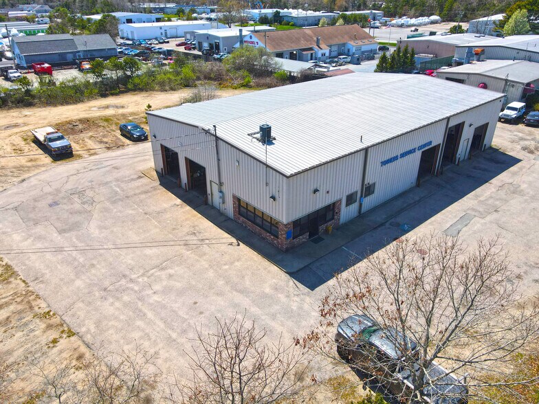 606 MacArthur Blvd, Pocasset, MA à vendre - Photo principale – Image 1 sur 14
