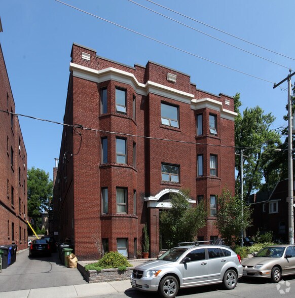 38 Barton Ave, Toronto, ON à vendre - Photo de l’immeuble – Image 2 sur 2