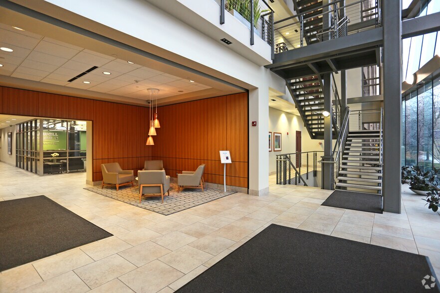 2723 S State St, Ann Arbor, MI à louer - Hall d’entrée – Image 3 sur 14