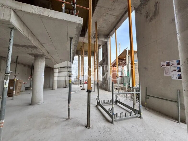 Local commercial dans Ivry-sur-Seine à vendre - Photo de l’immeuble – Image 3 sur 5