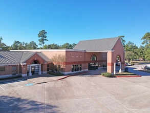 2300 Green Oak Dr, Kingwood, TX à louer Photo de l’immeuble– Image 2 sur 6