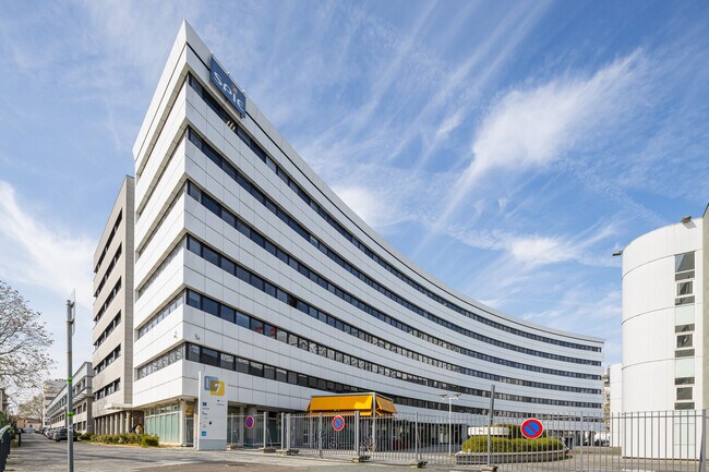 Plus de détails pour 1 Place De La Berline, Saint-Denis - Bureau à louer