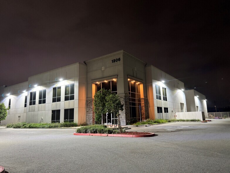 1306 Palomares St, La Verne, CA à louer - Photo de l’immeuble – Image 3 sur 16
