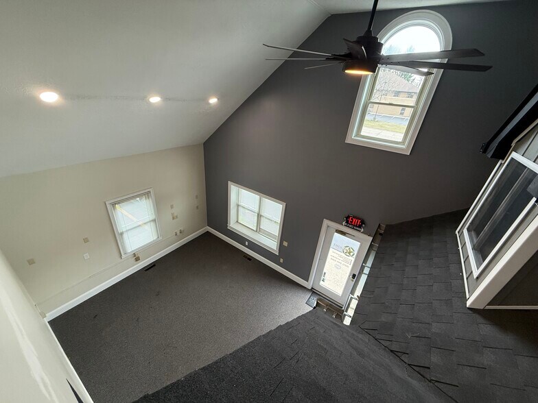 7079 Corporate Way, Washington Township, OH à vendre - Photo de l’immeuble – Image 3 sur 23