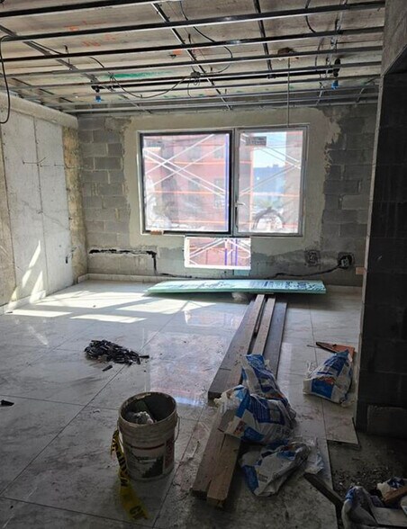 883 Bryant Ave, Bronx, NY à vendre - Photo intérieure – Image 3 sur 4