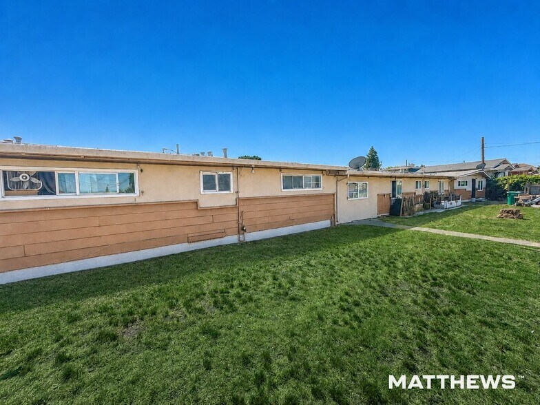 548 105th Ave, Oakland, CA à vendre - Photo de l’immeuble – Image 1 sur 3