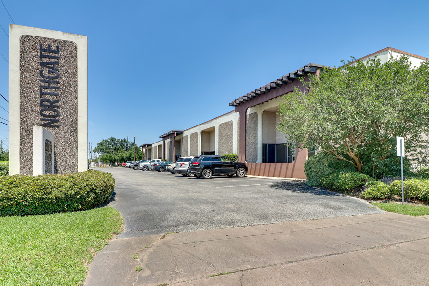 1349-1365 E 40th St, Houston, TX à louer - Photo de l’immeuble – Image 1 sur 6