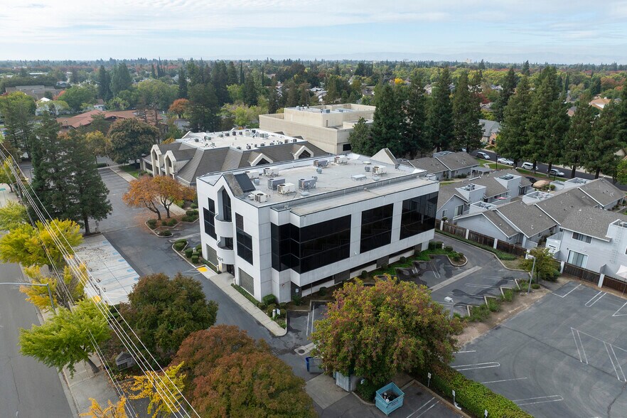 1501 Oakdale Rd, Modesto, CA à louer - Photo de l’immeuble – Image 3 sur 6