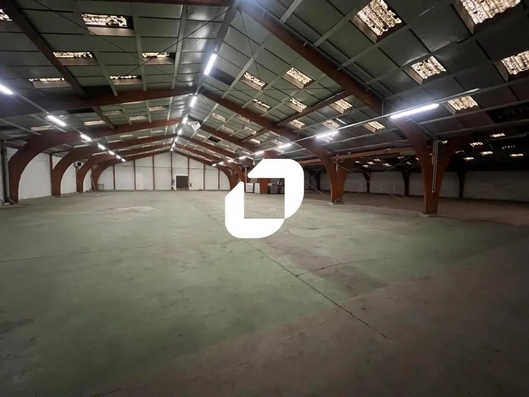 Local d’activités dans Saint-Laurent-Blangy à louer Photo de l’immeuble– Image 1 sur 11