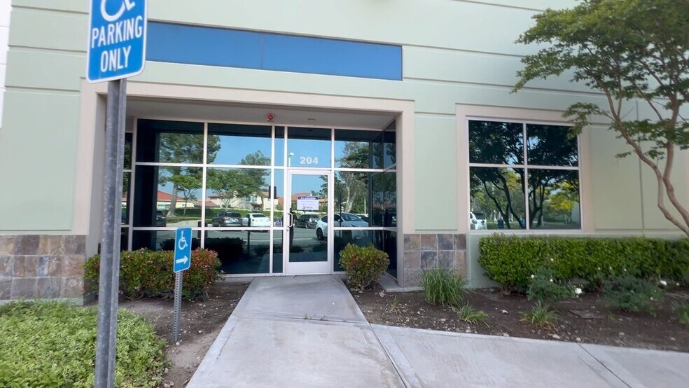 7940 Cherry Ave, Fontana, CA à louer - Photo de l’immeuble – Image 2 sur 2