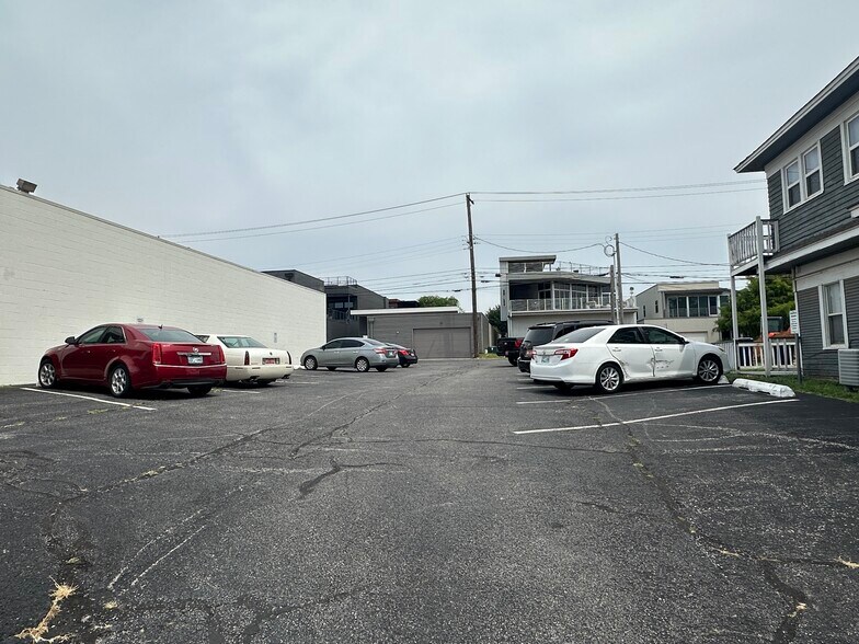 621 NW 6th St, Oklahoma City, OK à louer - Photo de l’immeuble – Image 3 sur 30