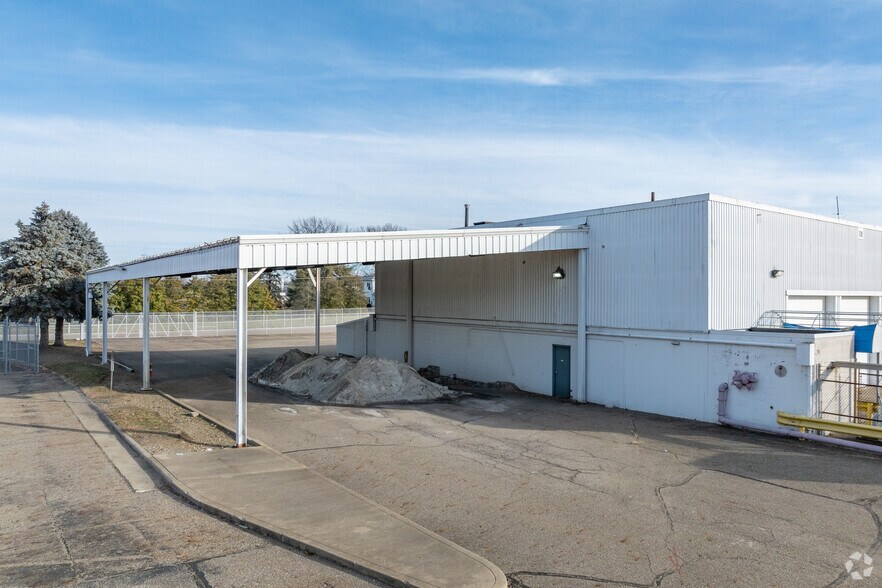4676 Erie Ave SW, Navarre, OH à vendre - Photo de l’immeuble – Image 3 sur 35