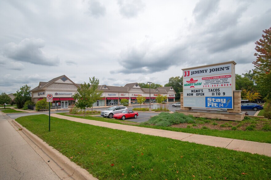 3106-3108 Three Oaks Rd, Cary, IL à louer - Photo de l’immeuble – Image 3 sur 8